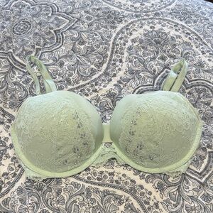 Victoria Secret 34DD Elegant Lace Push-Up Bra in Light Green